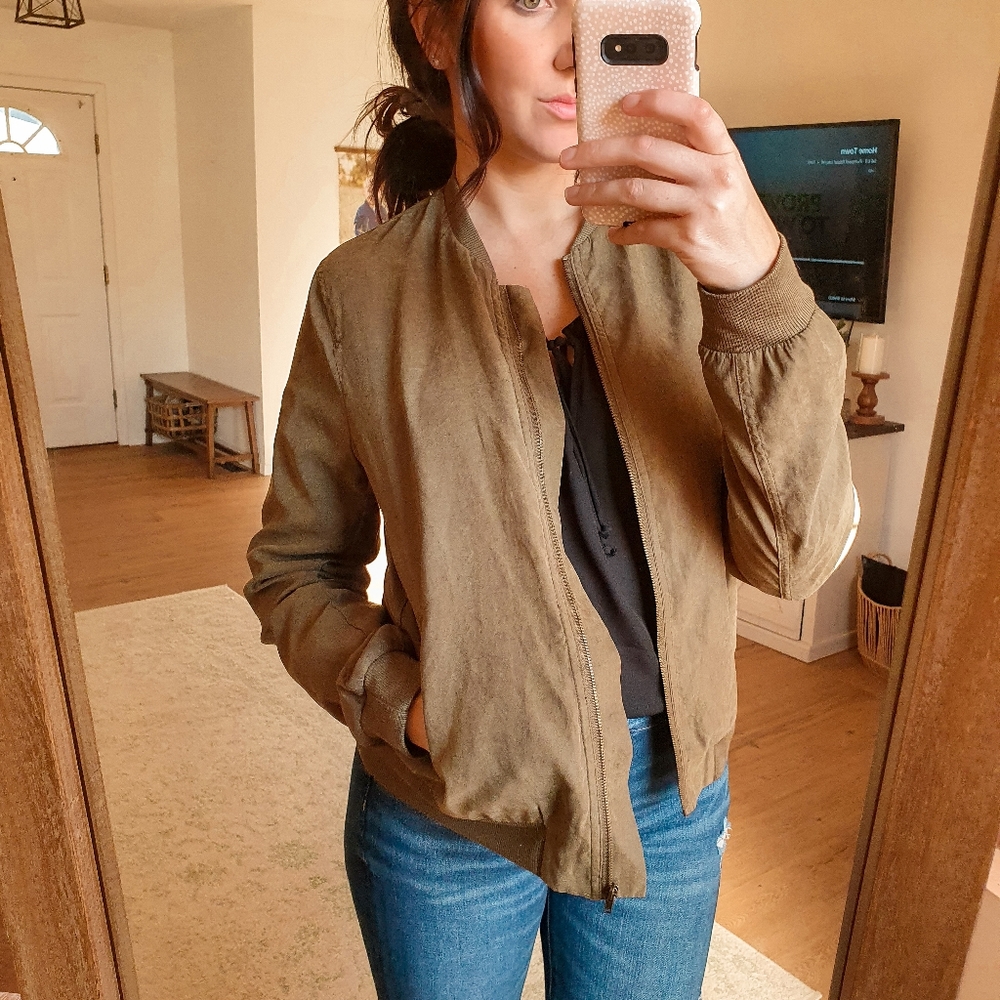 Olive green full zip stylish bomber jacket size medium.